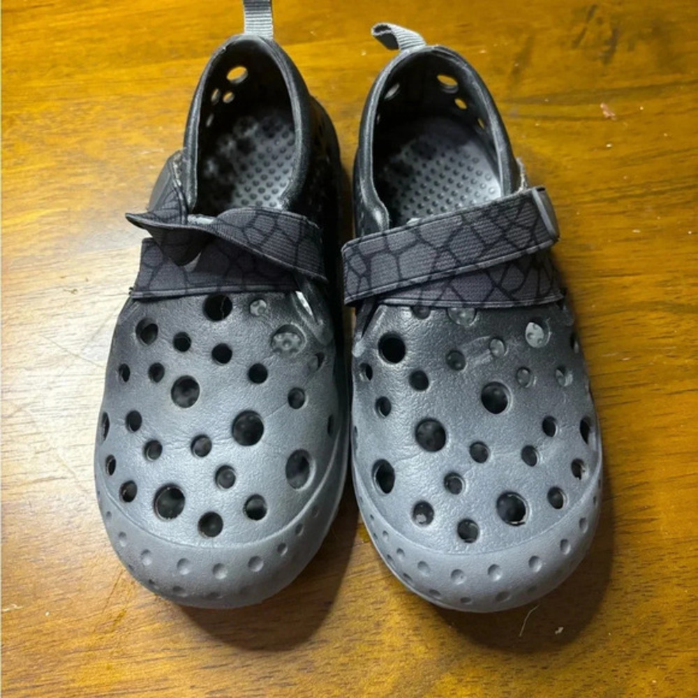 Western Chief Outdoor Shoes Size 11/12